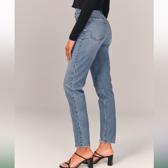 NWOT ABERCROMBIE & FITCH High Rise Mom Jean in Medium Wash Size 28/6R - Picture 3 of 11